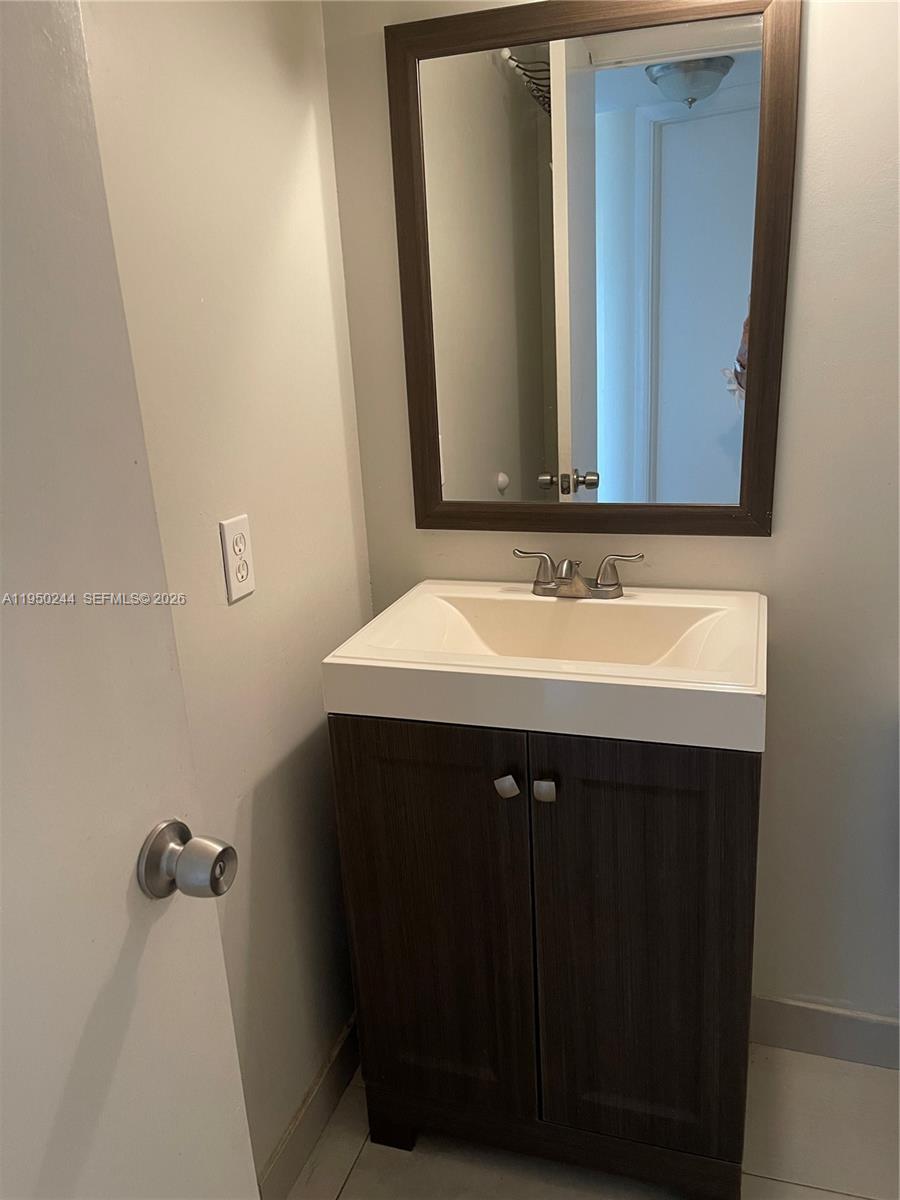 4785 SW 62nd Ave # 101