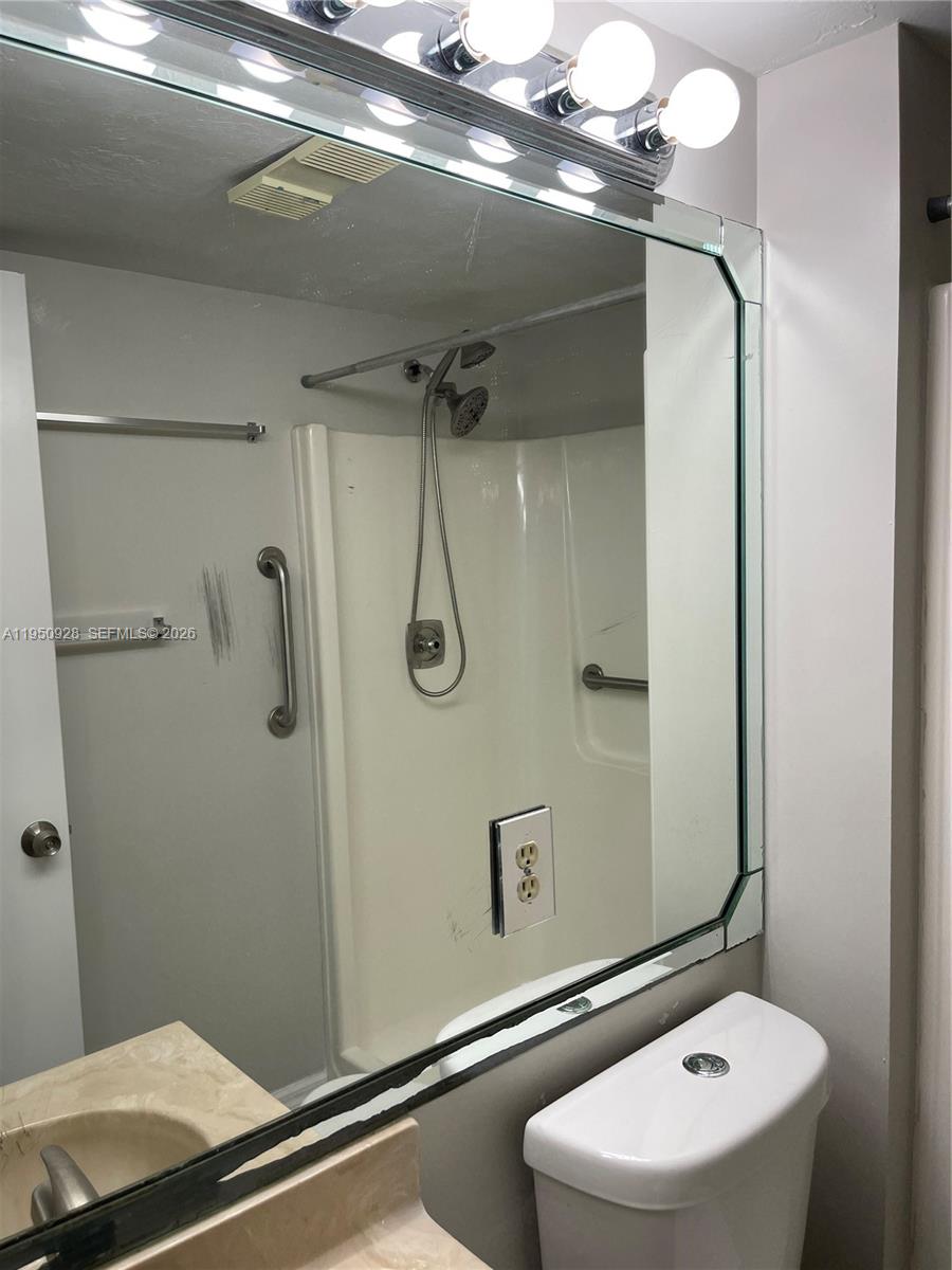 2121 COLLIER AV # 215