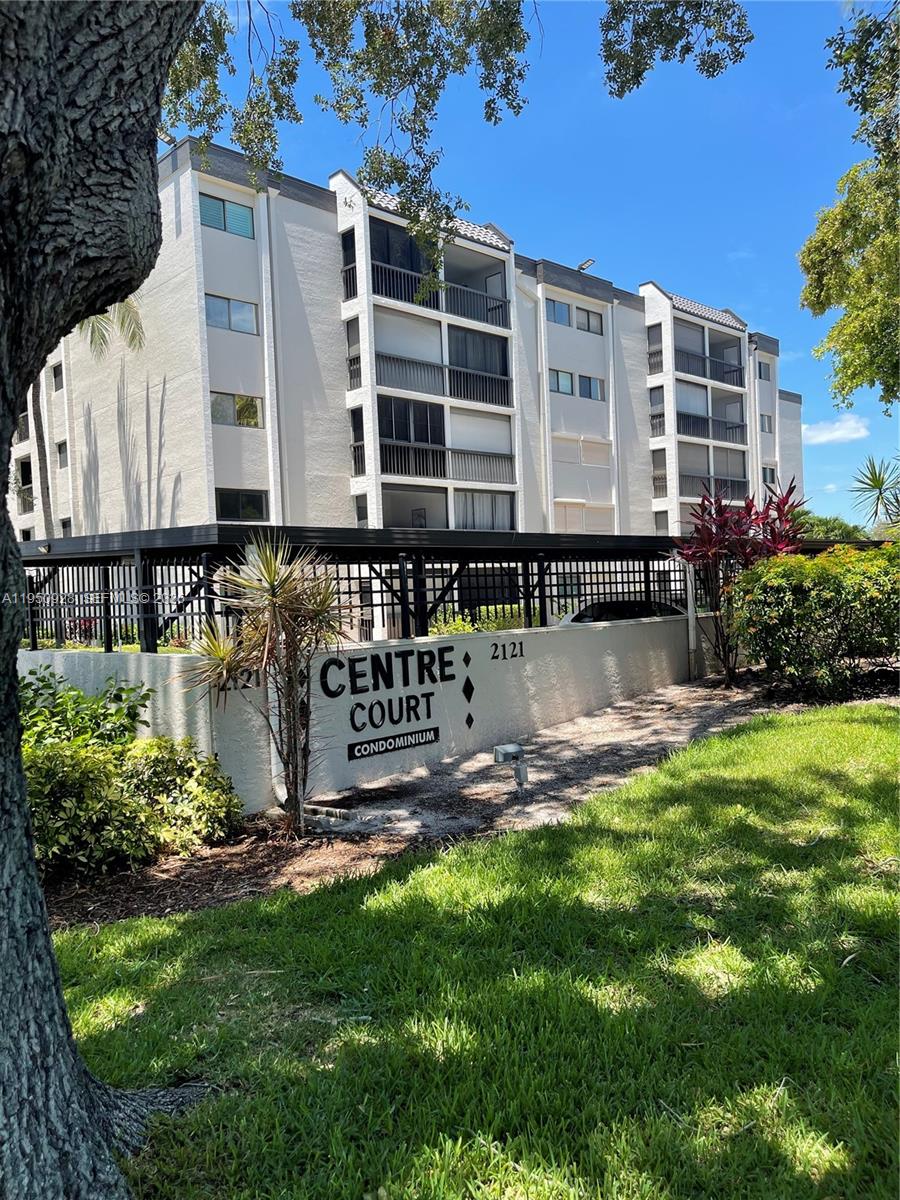 2121 COLLIER AV # 215