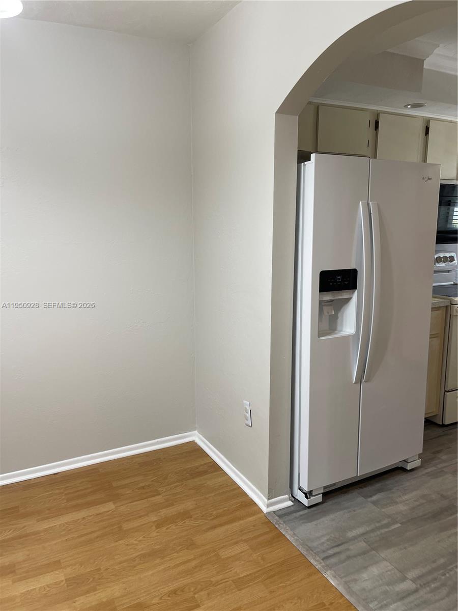 2121 COLLIER AV # 215