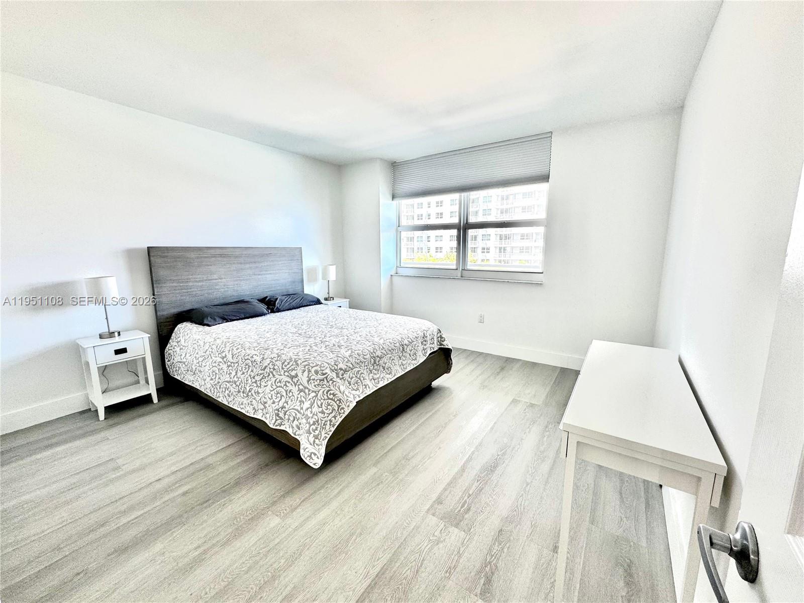1155 Brickell Bay Dr # 906