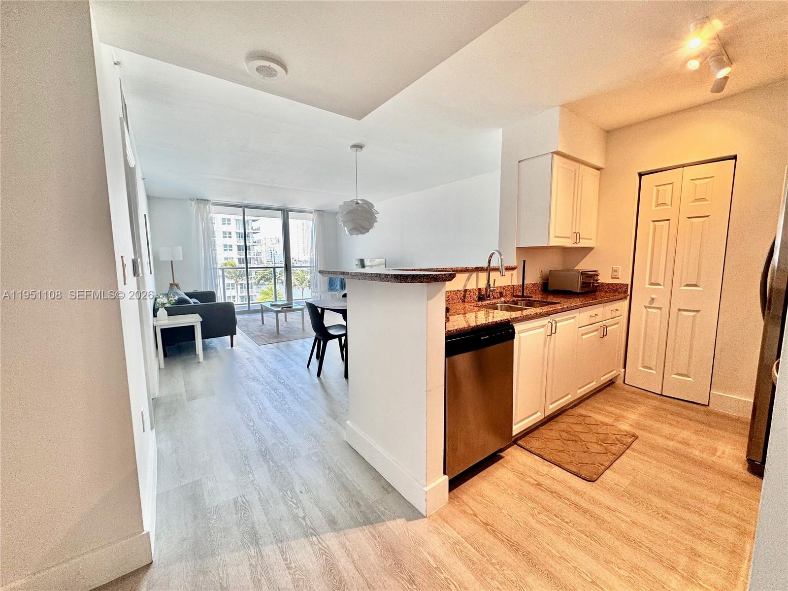 1155 Brickell Bay Dr # 906