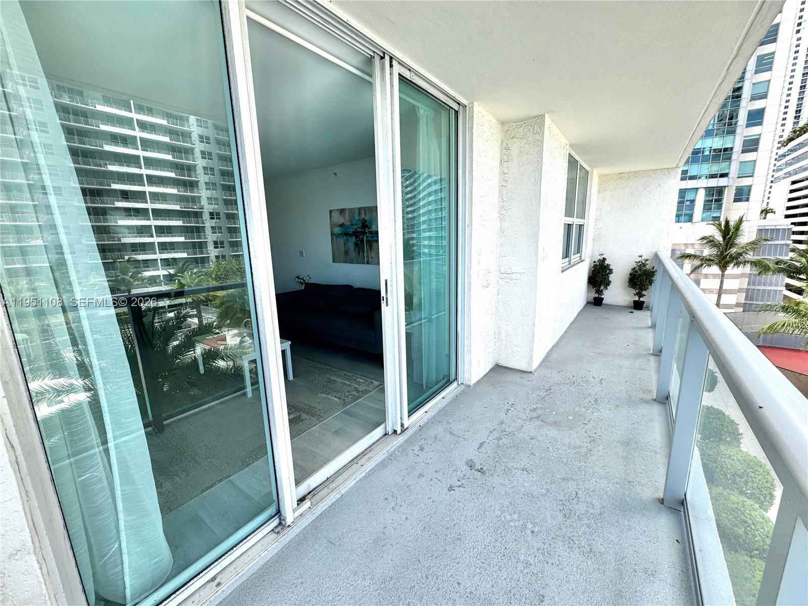 1155 Brickell Bay Dr # 906