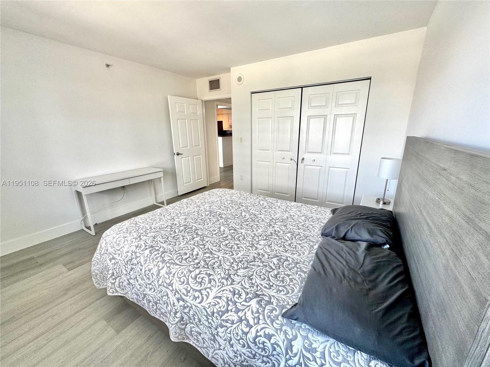 1155 Brickell Bay Dr # 906