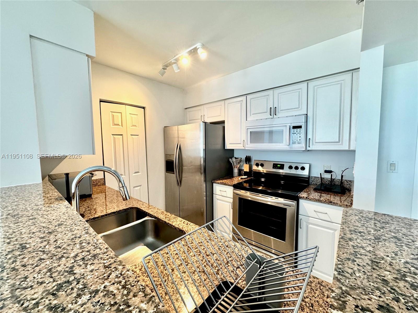 1155 Brickell Bay Dr # 906
