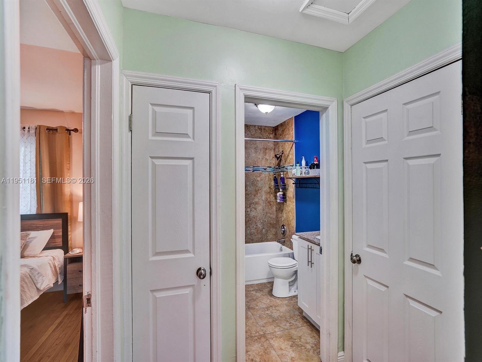 615 SW 4th Ave # 2 Unit: 1-2