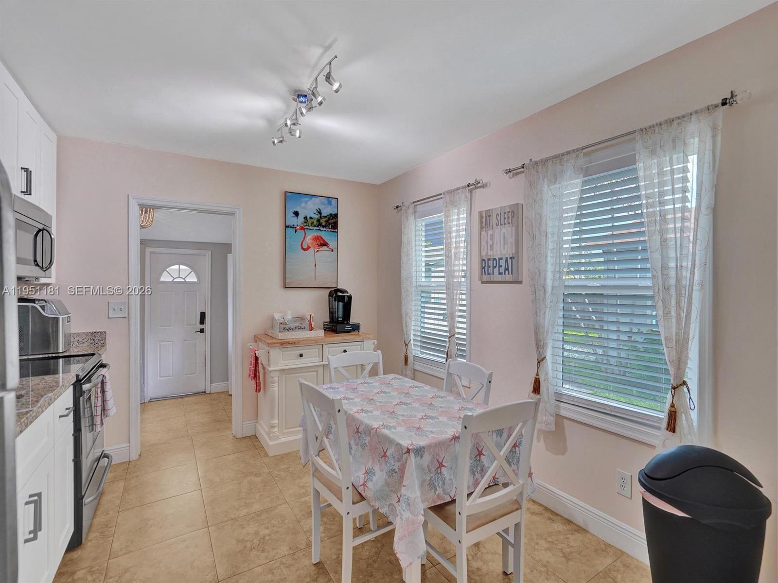 615 SW 4th Ave # 2 Unit: 1-2