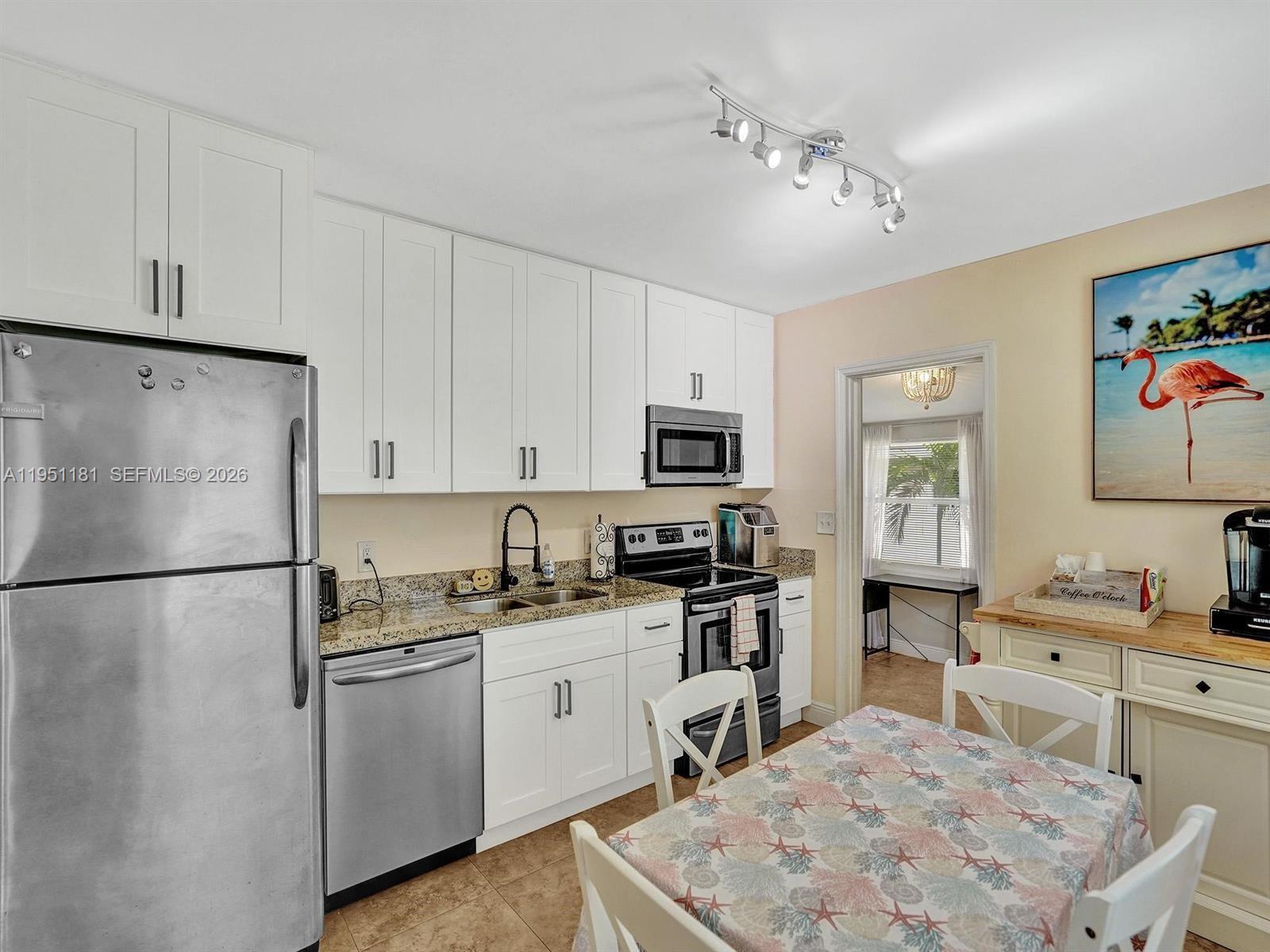 615 SW 4th Ave # 2 Unit: 1-2