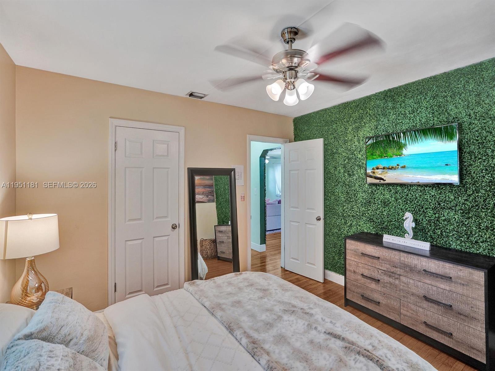 615 SW 4th Ave # 2 Unit: 1-2