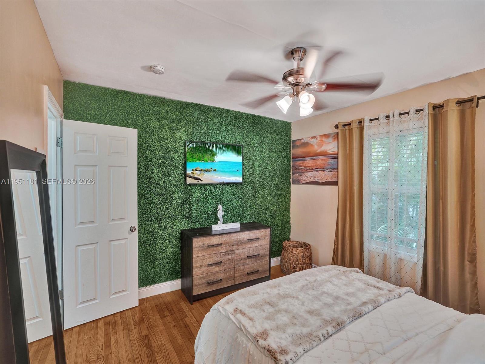 615 SW 4th Ave # 2 Unit: 1-2