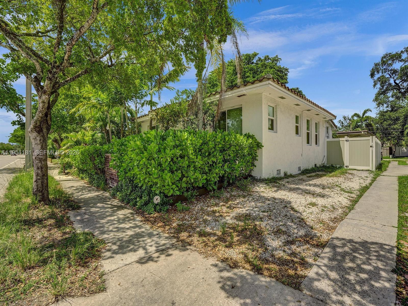 615 SW 4th Ave # 2 Unit: 1-2