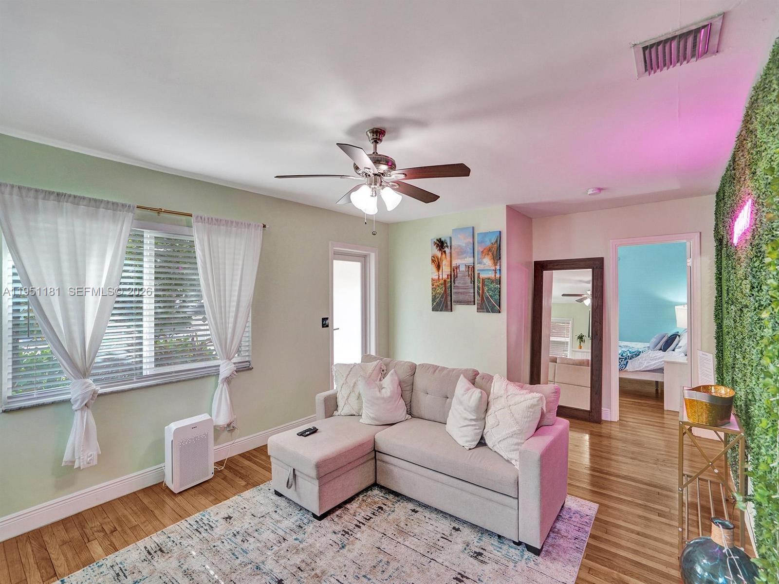 615 SW 4th Ave # 2 Unit: 1-2