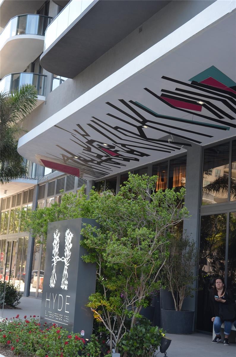 121 NE 34th St # 1803