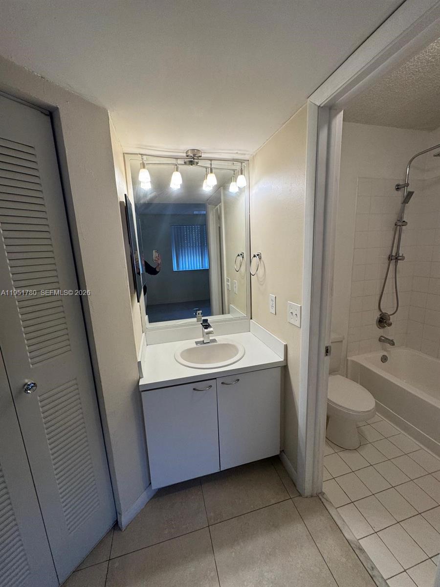 8620 NW 3rd Ln # 6 Unit: 506-6