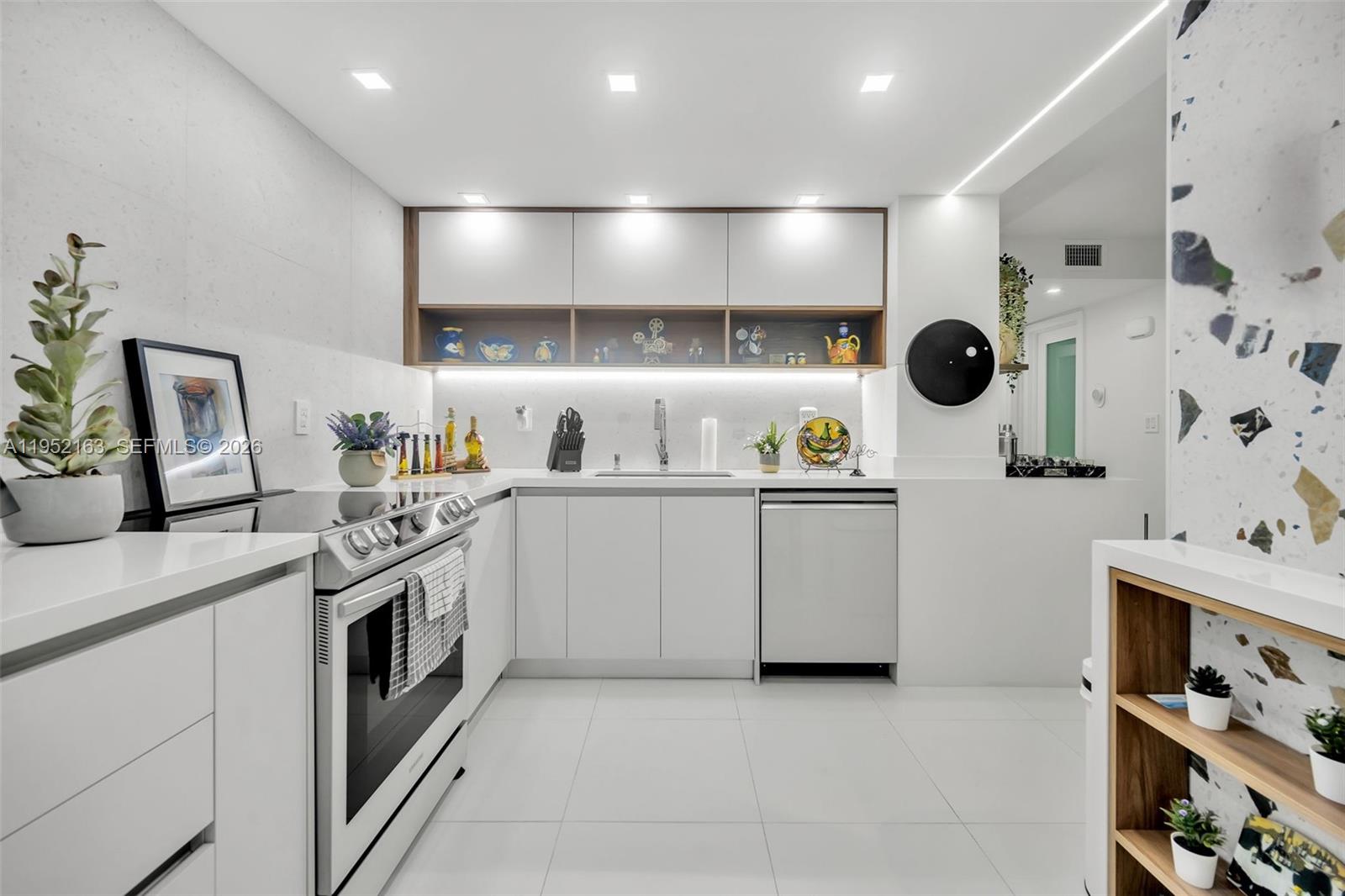 6801 Indian Creek Dr # 304