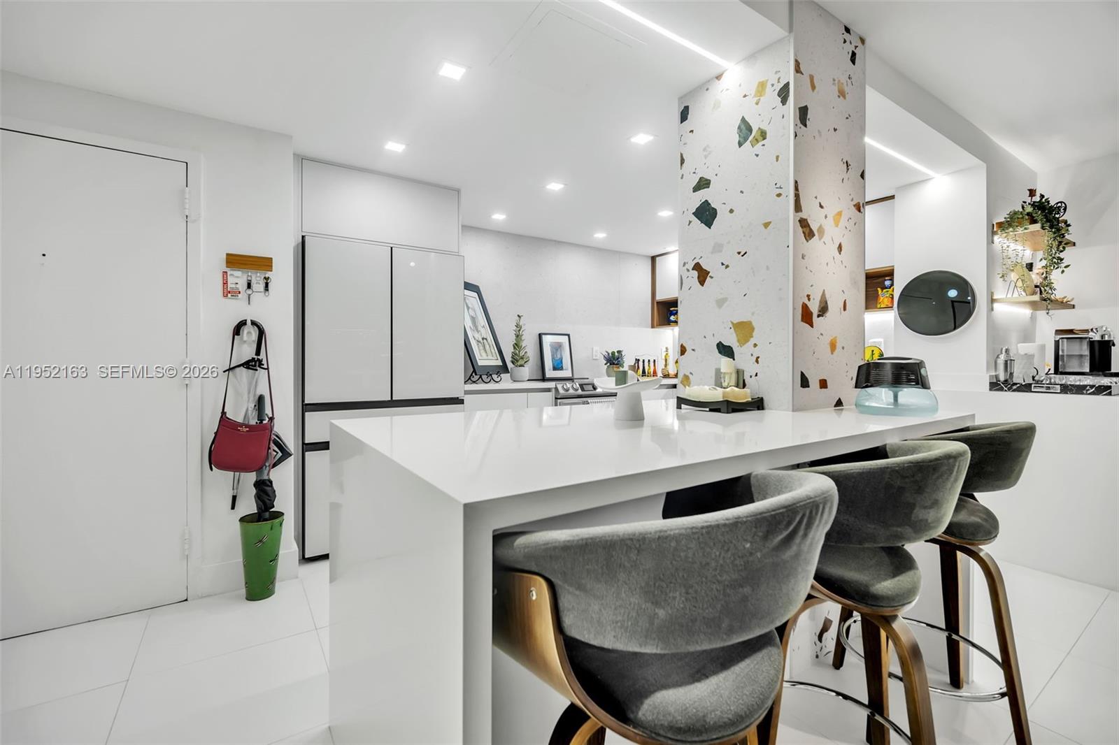 6801 Indian Creek Dr # 304