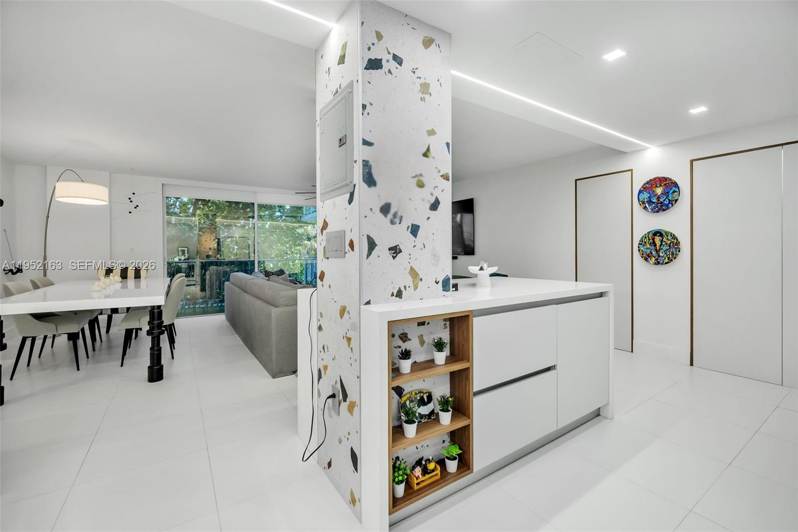 6801 Indian Creek Dr # 304