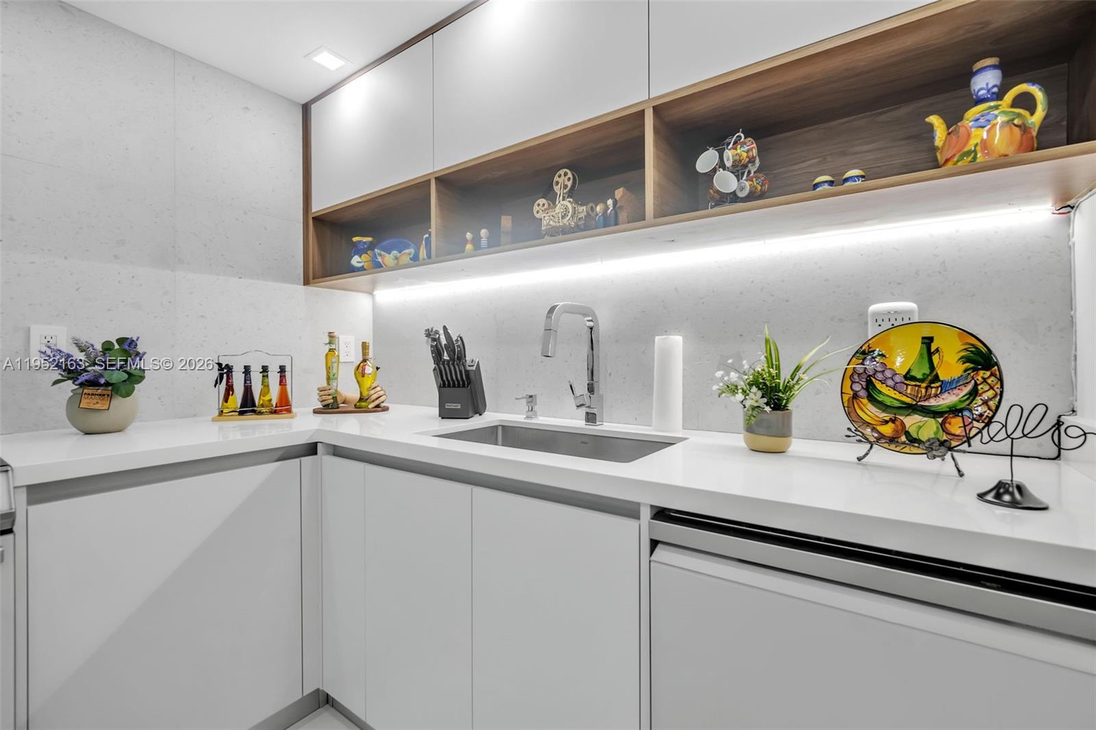 6801 Indian Creek Dr # 304