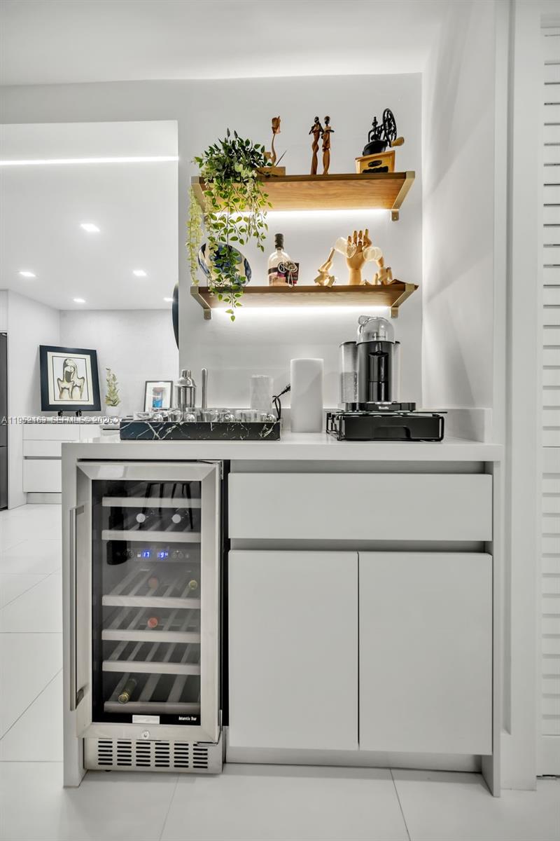 6801 Indian Creek Dr # 304