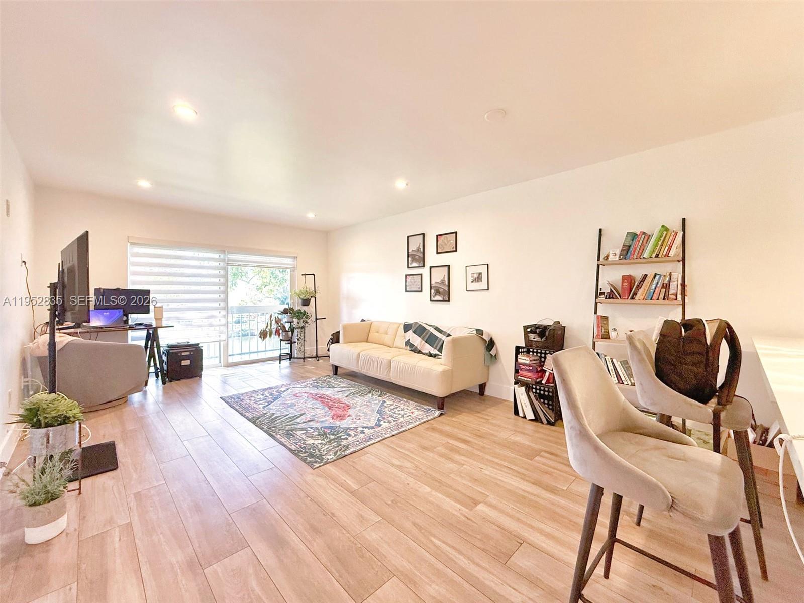 7722 Camino Real # 317 Unit: E-317