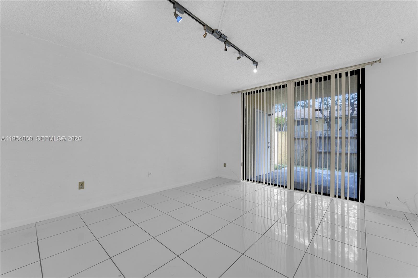 440 NW 214th St # 104