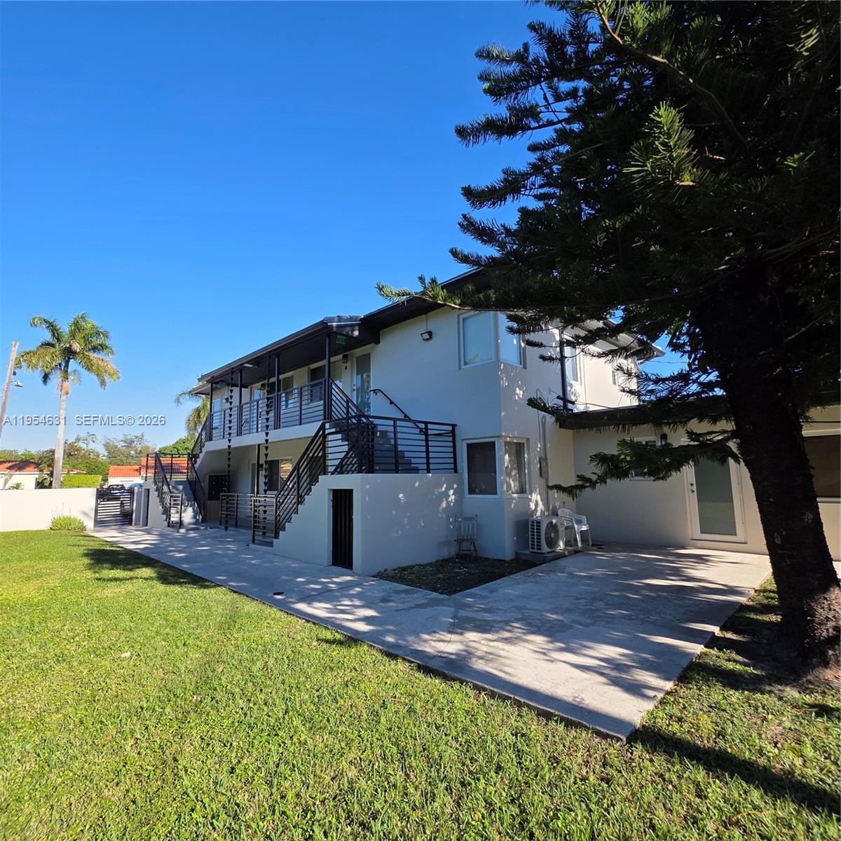 2140 Biarritz Dr # 1