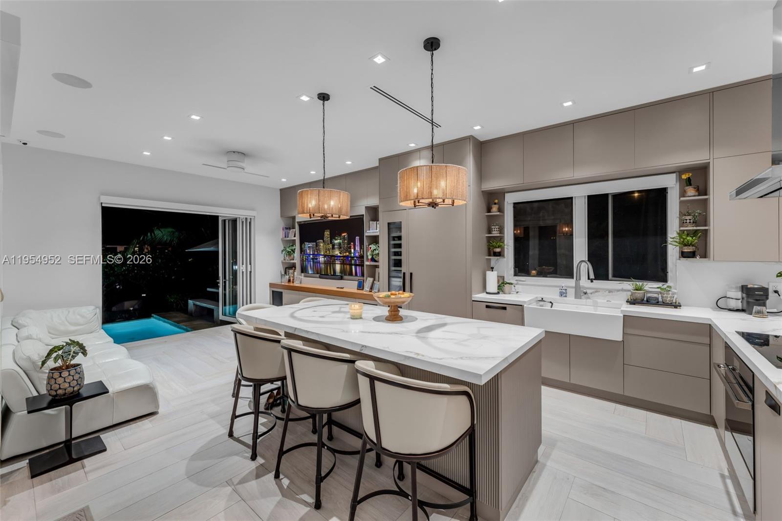 4819 University Drive