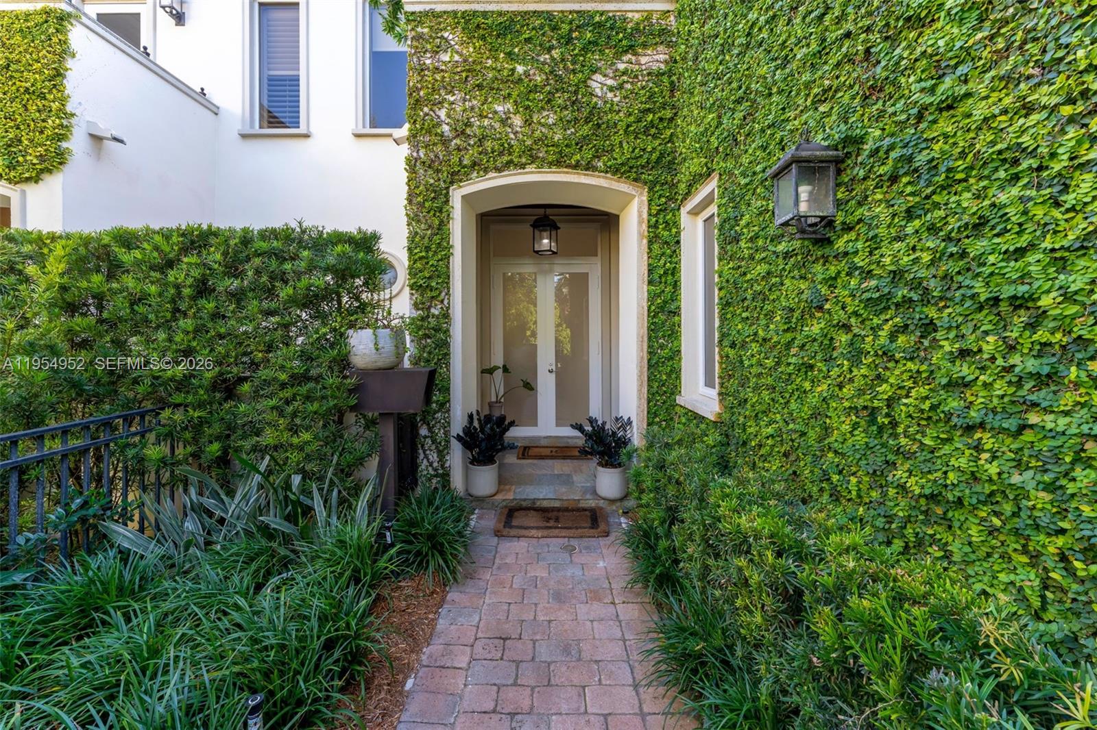 4819 University Drive