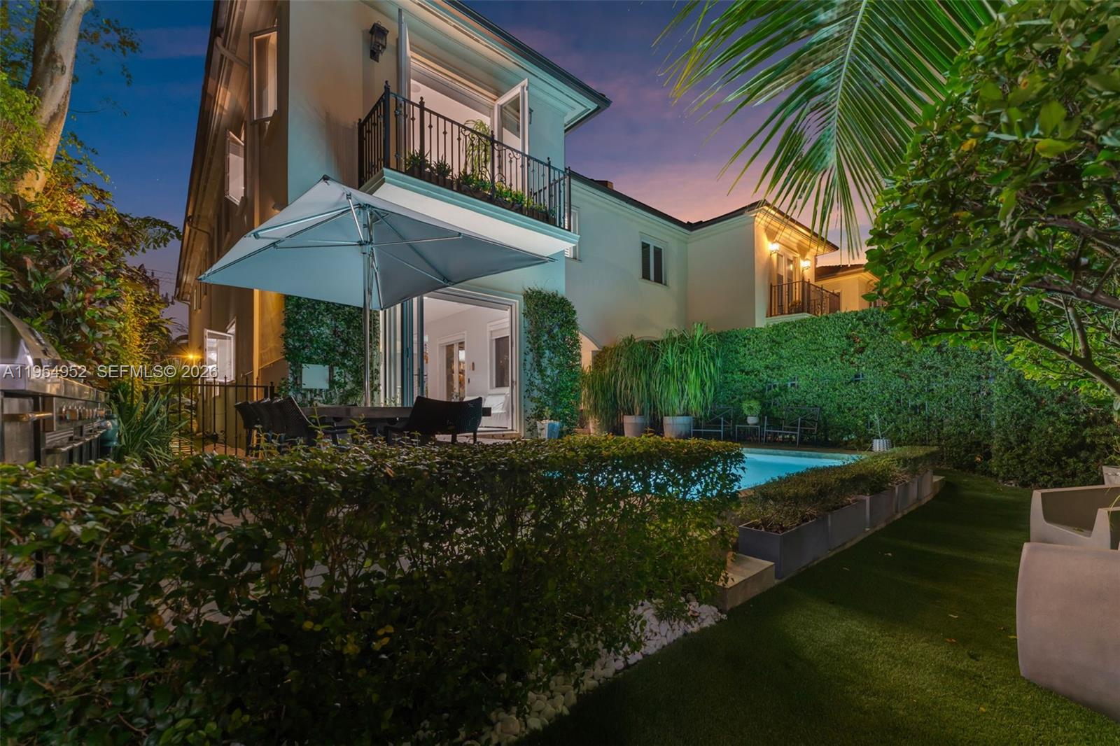 4819 University Drive