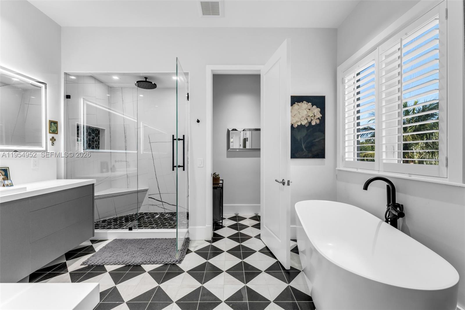 4819 University Drive