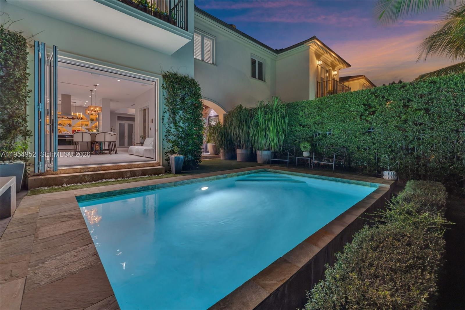 4819 University Drive