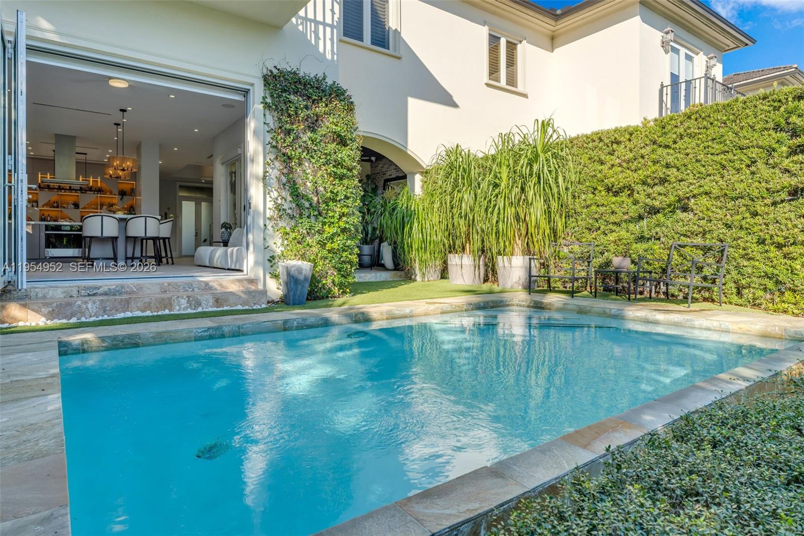 4819 University Drive