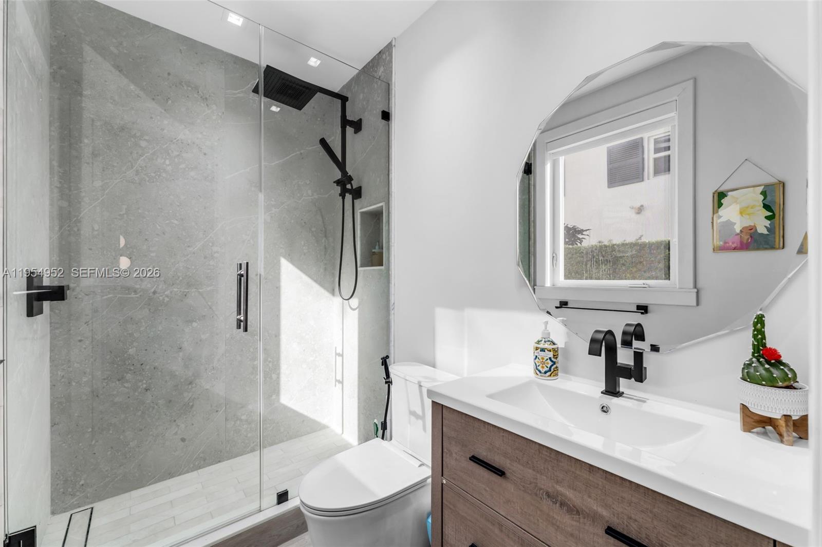 4819 University Drive