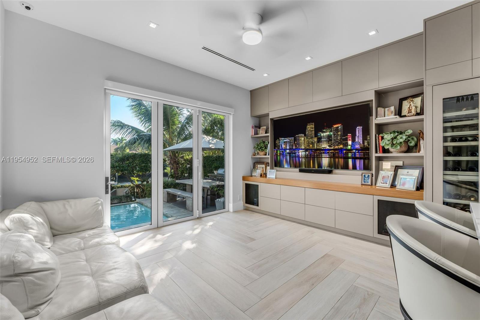 4819 University Drive