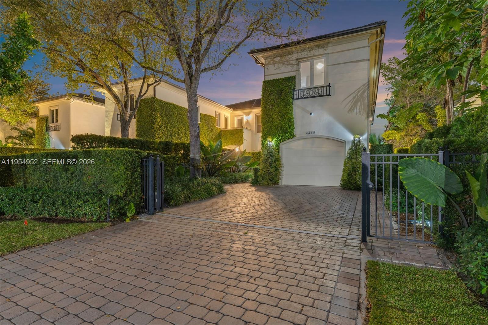 4819 University Drive