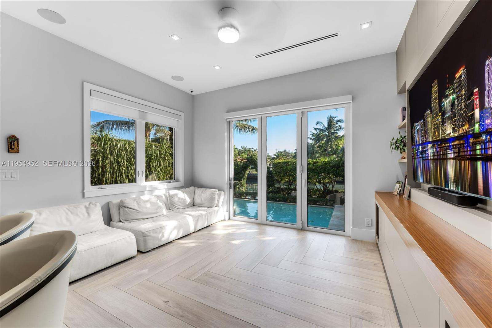 4819 University Drive