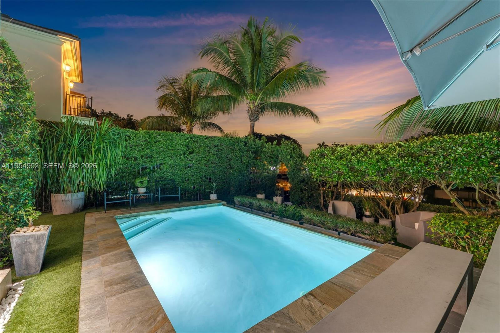 4819 University Drive