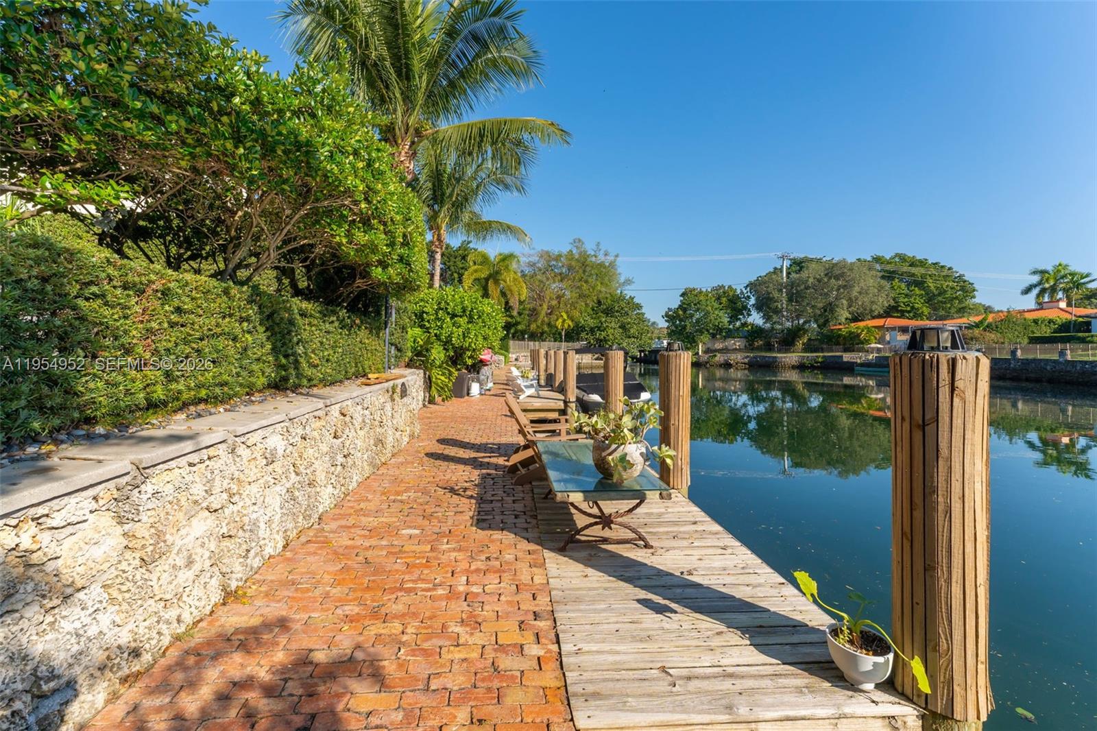 4819 University Drive