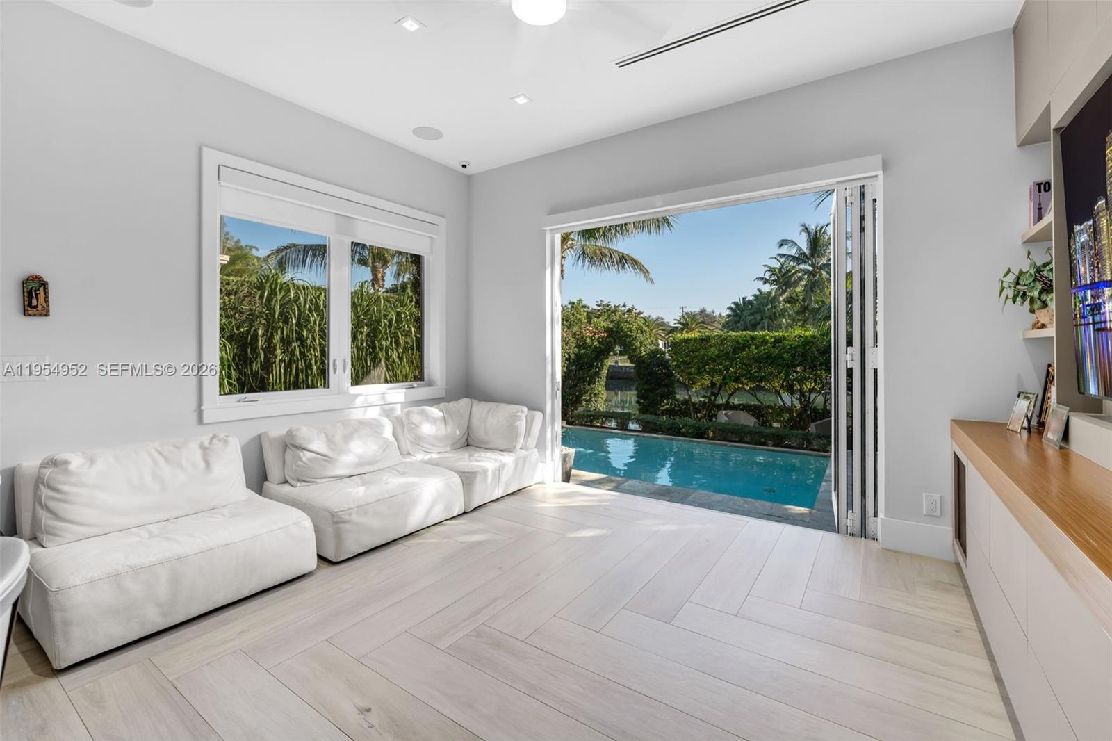 4819 University Drive