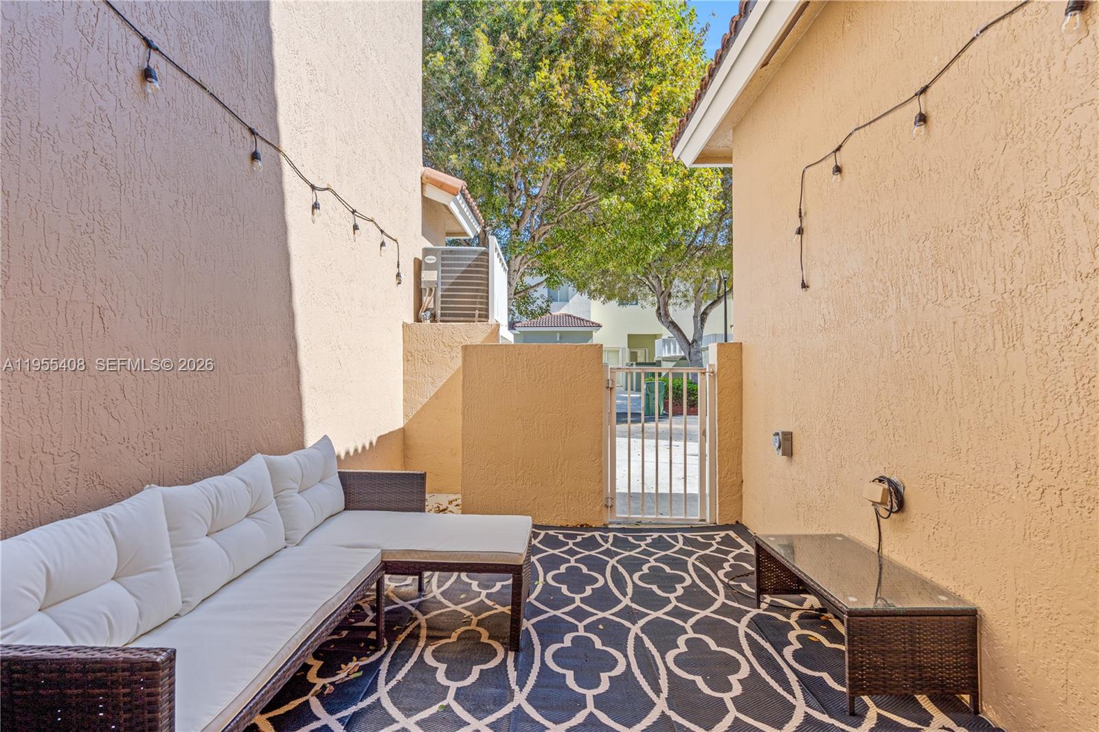 1940 SE 24th Ter # 1940