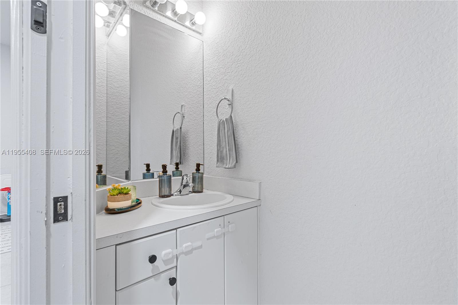 1940 SE 24th Ter # 1940