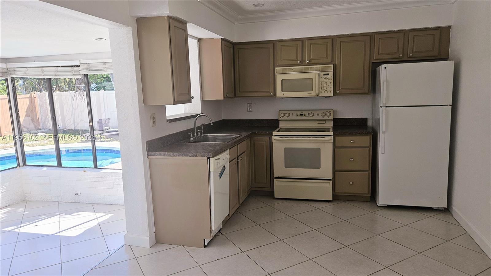 4360 NE 13th Ave Unit: Main