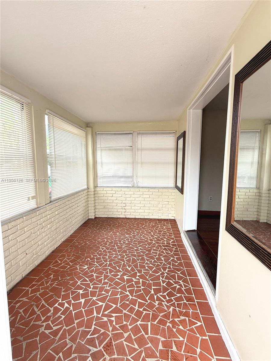 1062 NE 38th St Unit: Main