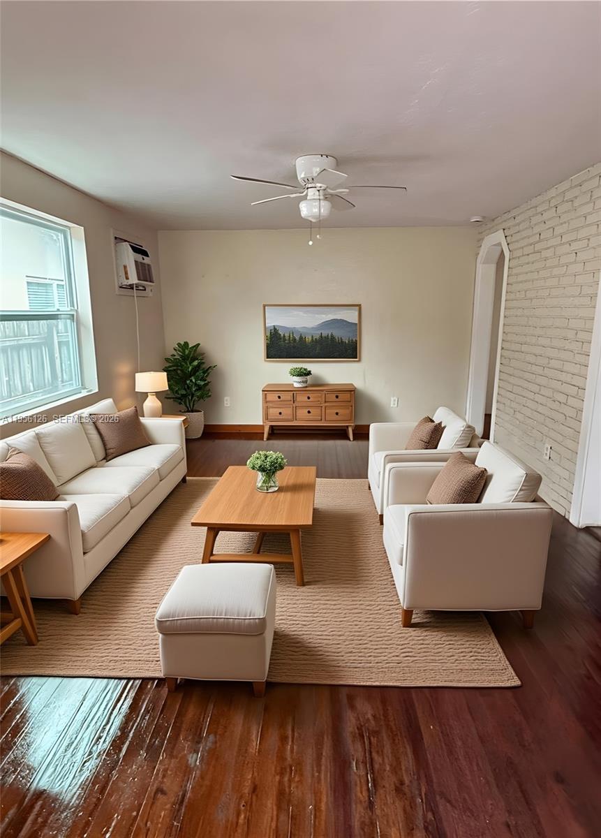 1062 NE 38th St Unit: Main