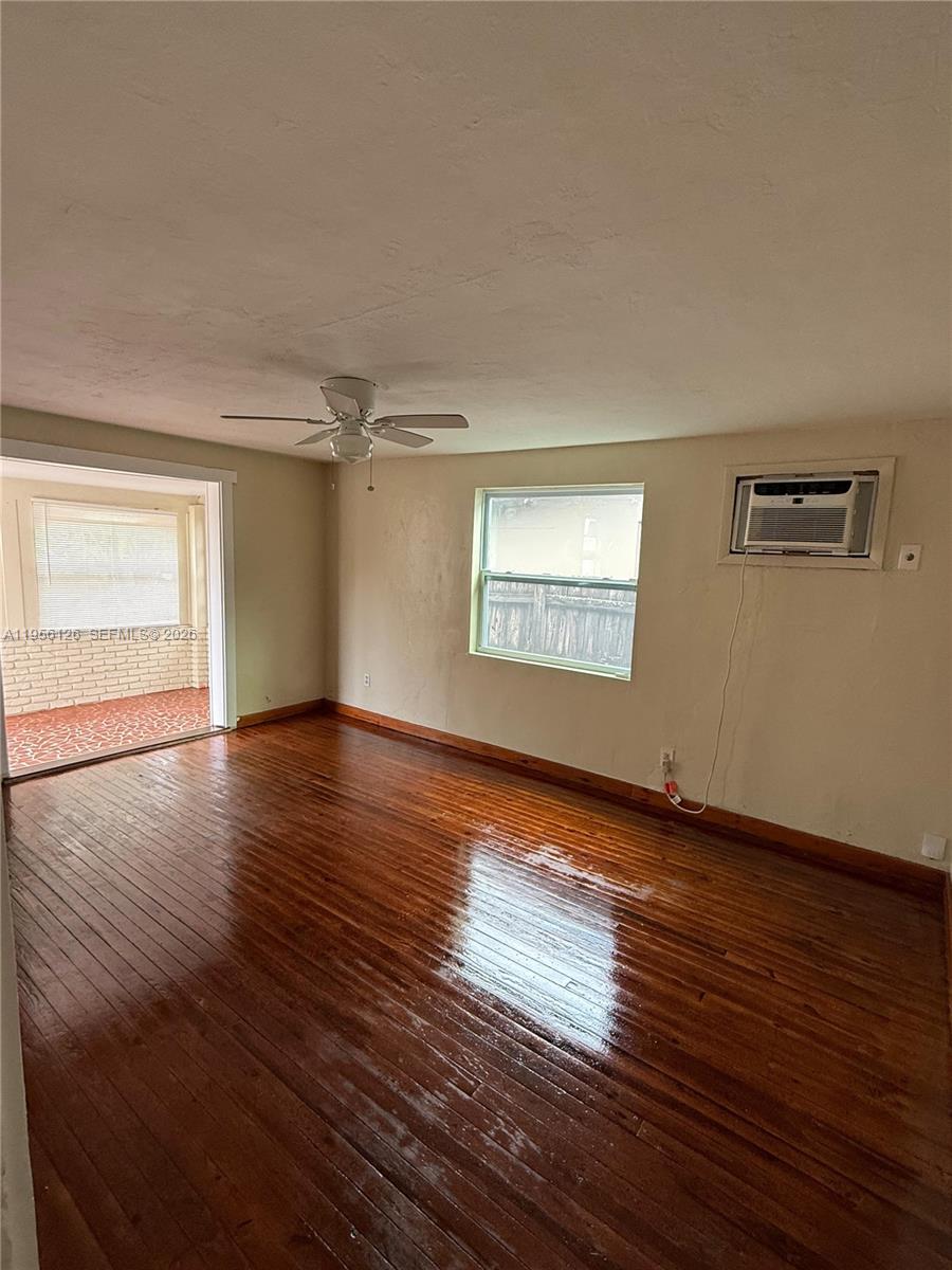 1062 NE 38th St Unit: Main