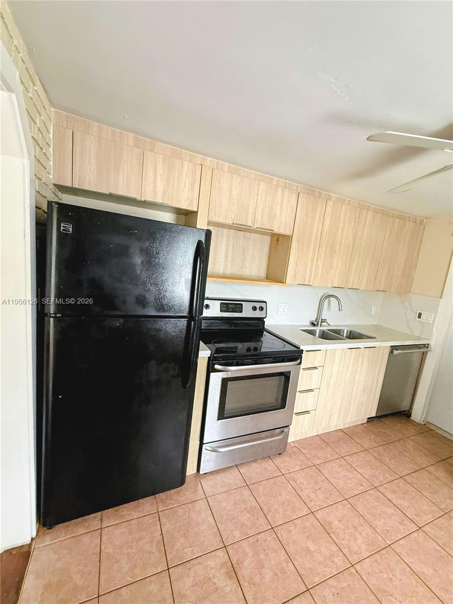 1062 NE 38th St Unit: Main