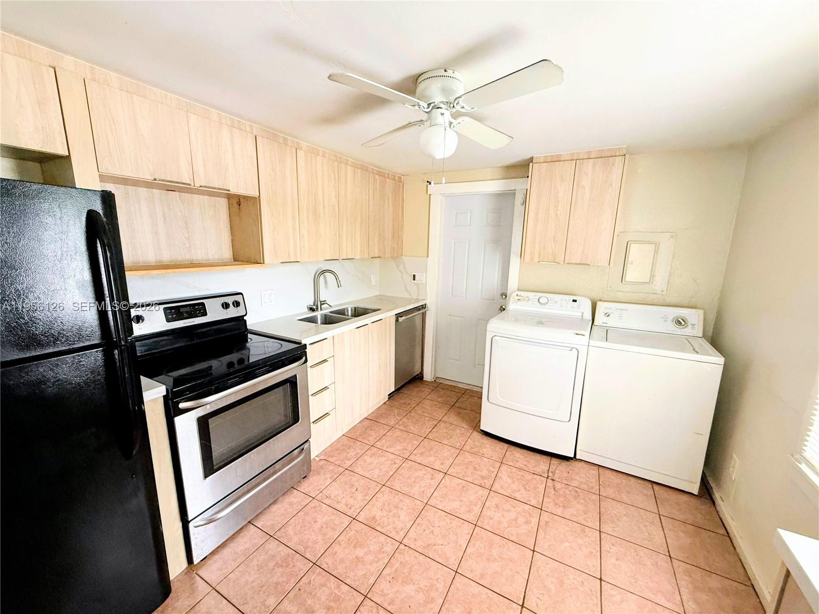 1062 NE 38th St Unit: Main