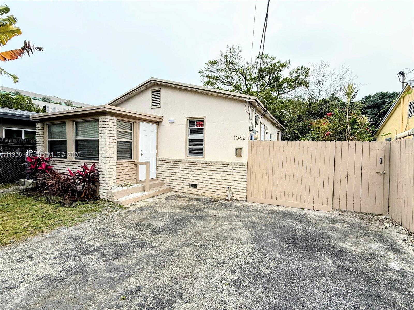 1062 NE 38th St Unit: Main