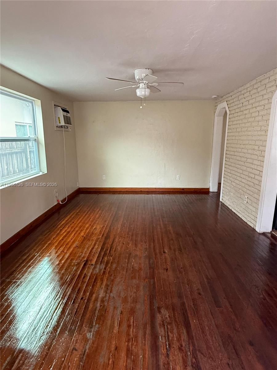 1062 NE 38th St Unit: Main