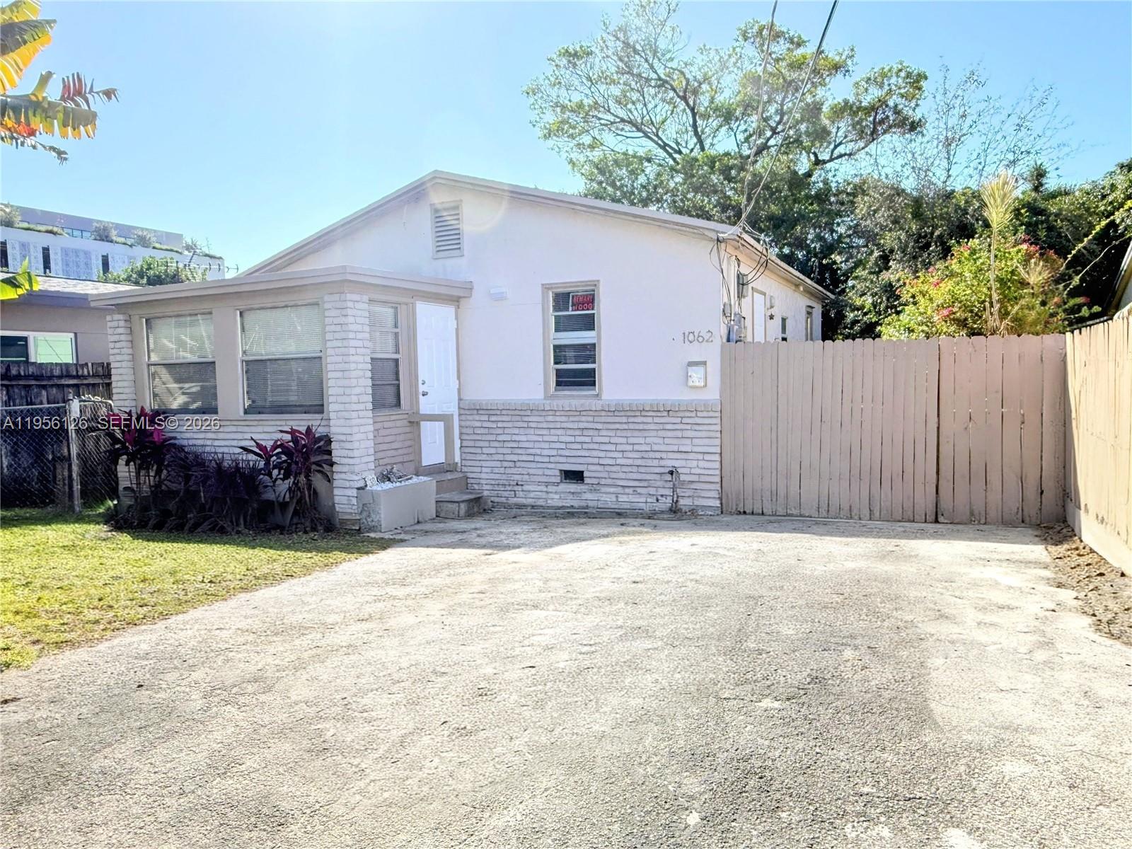 1062 NE 38th St Unit: Main